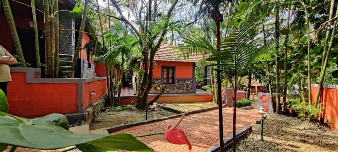Clay Resort By Bestinn Leisure - Wayanad Padinjarathara Exteriör bild