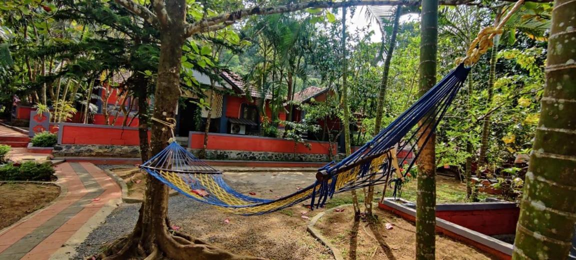 Clay Resort By Bestinn Leisure - Wayanad Padinjarathara Exteriör bild